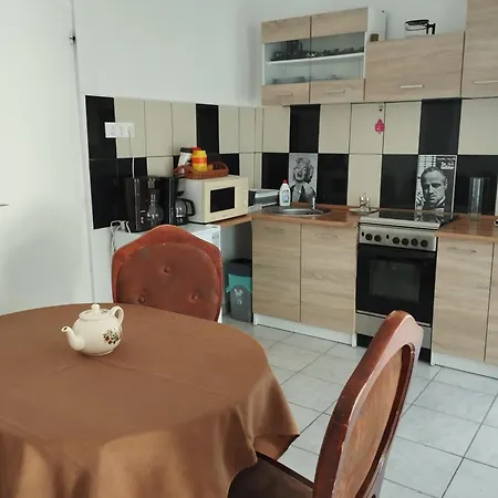 Tifani بيت للعطل *